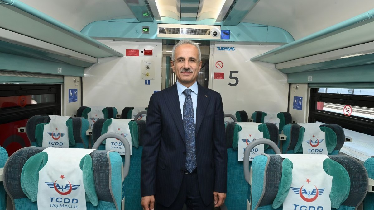 Abdulkadir Uraloğlu’ndan YHT müjdesi: Yüzde 50 indirim uygulanacak