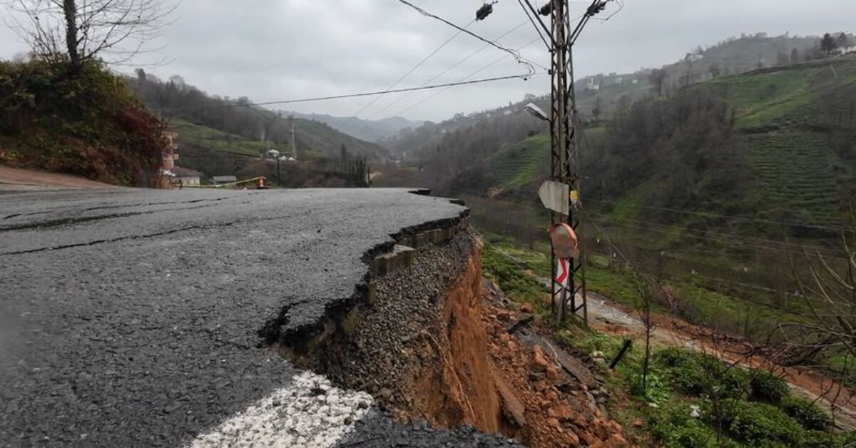 Rize’de sağanak ardından heyelan nedeniyle köy yolu çöktü