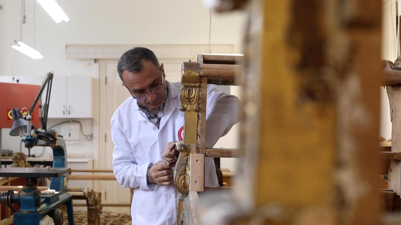 Ahşap Oyma Atölyesi’nde tarihi eserler yeniden hayata dönüyor