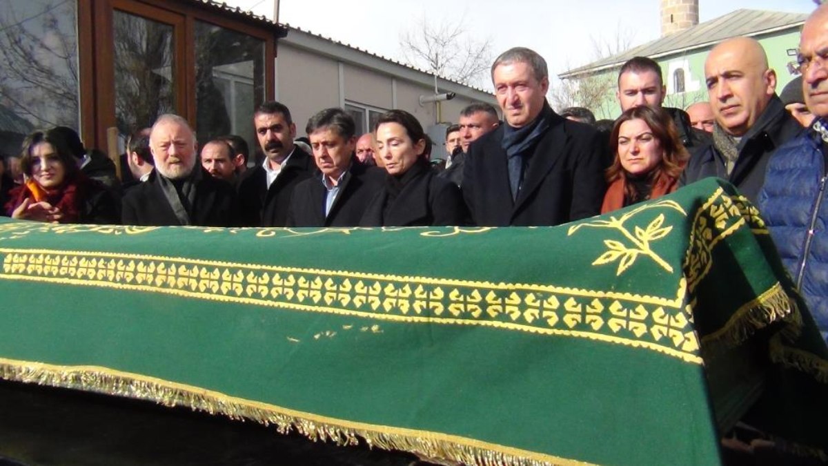 DEM Parti Eş Genel Başkanı Tuncer Bakırhan’ın babası toprağa verildi