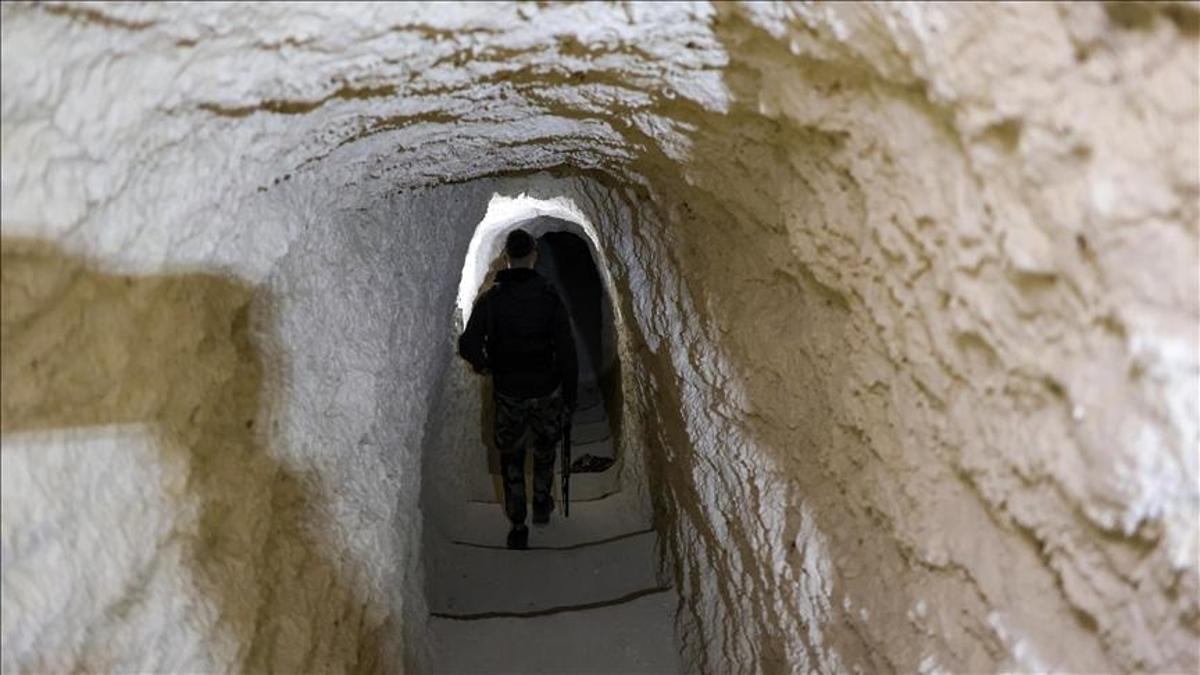 Halep’deki çimento fabrikasında teröristlerce kullanılan tünel bulundu